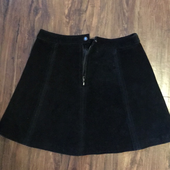 Understated Leather High Waist Skirt - Picture 2 of 5